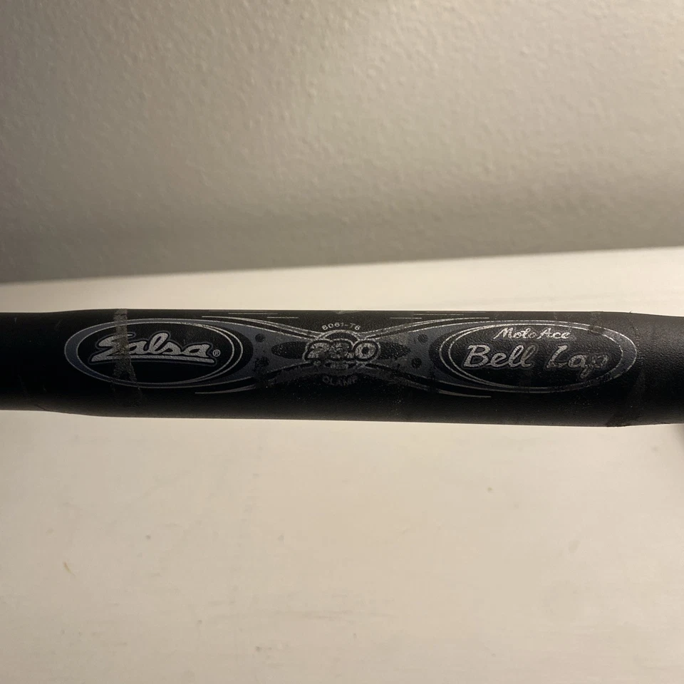 Guidão Salsa Moto Ace curto n’ raso preto 45cm largura 26,2mm diâmetro - Imagem 2 de 4