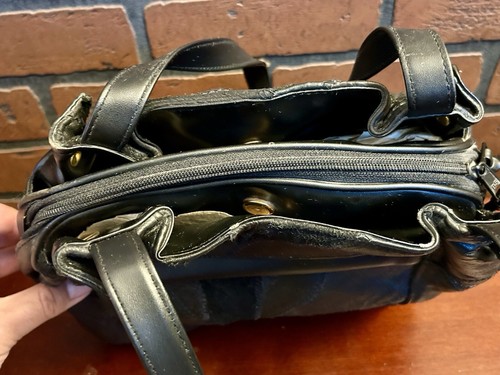 Cartera de colección Montgomery Ward de cuero con retazos grunge negra con etiquetas - Imagen 6 de 17