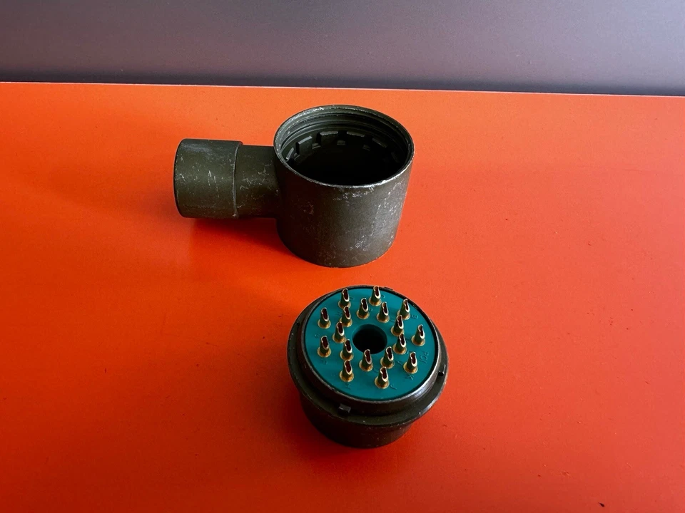 Amphenol Circular MIL Spec Connector 18Pin 7.5A M55181/7-03 Qty 6 - Image 4 of 4