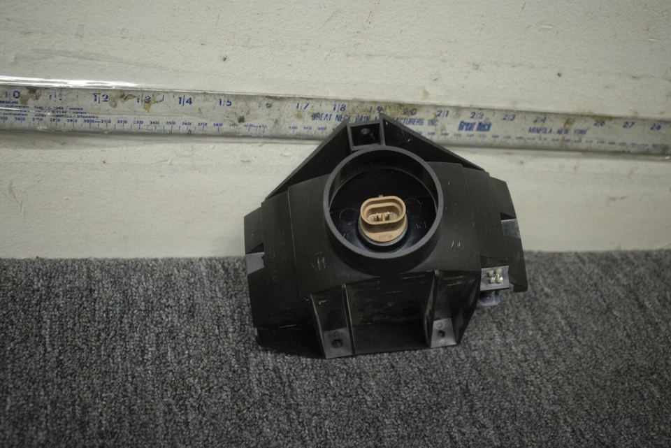 1999-2004 FORD MUSTANG RIGHT SIDE FOG LIGHT FACTORY OEM - Image 4 of 4