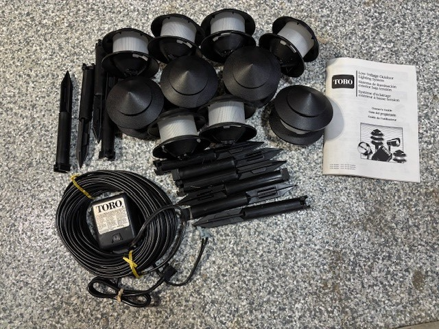 TORO 52169 Low Voltage Pathway Light Kit - 10 Outdoor Lights w