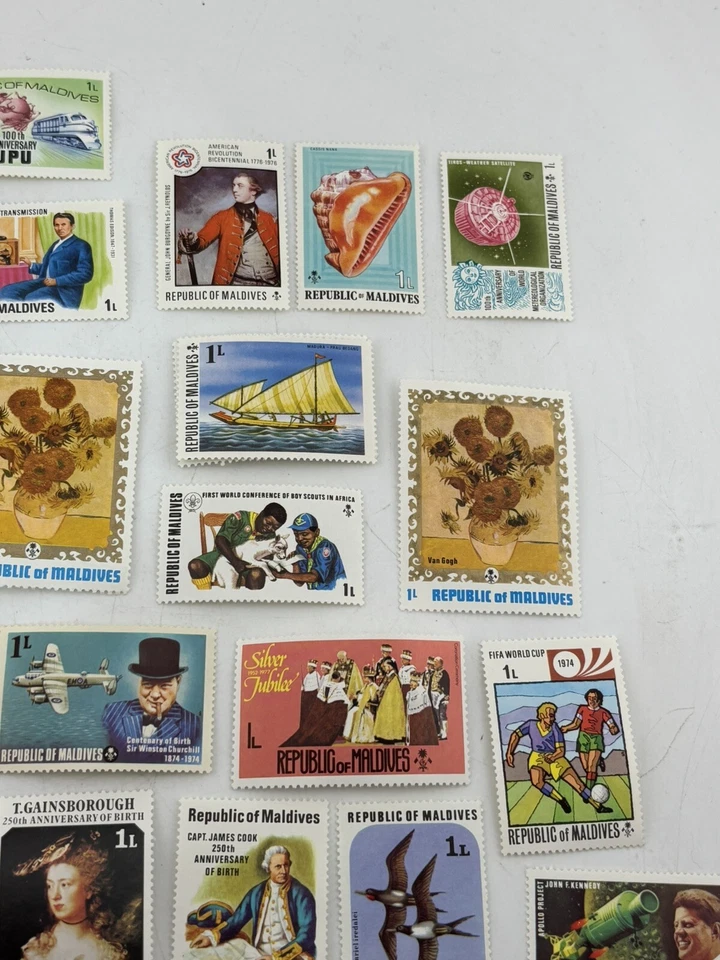Lot of Vintage Postage Postal Stamps from Maldives - Image 3 of 4