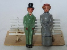 altes Figurenpaar aus Masse ca. 5 cm 