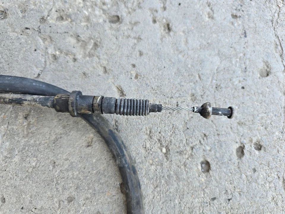 1998 Ford Mustang 3.8 V6 Manual M/T Clutch Cable used - Изображение 2 из 3