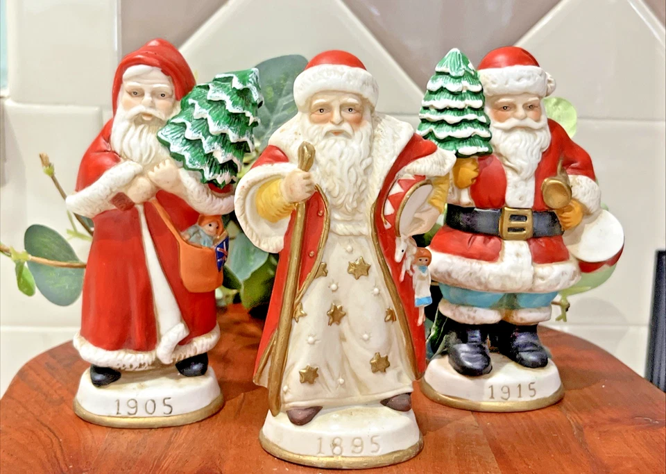 De colección Nochebuena Inc. 1984 Juego de (3) Estatuillas Bisque Santa con Árboles Taiwán Foto 2 de 4