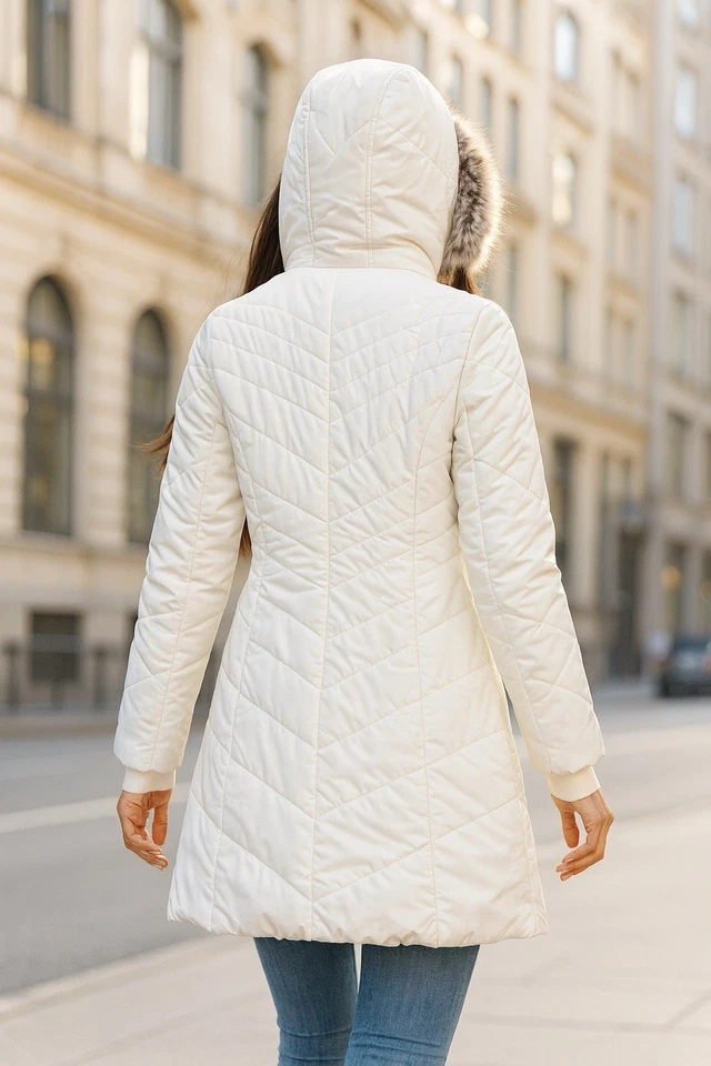 Chaqueta de esquí acolchada Jones New York Off-White con capucha de piel sintética Foto 2 de 4