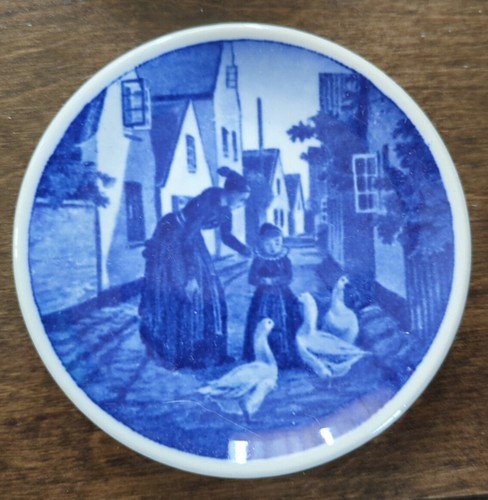 6 VINTAGE ROYAL COPENHAGEN DENMARK BLUE & WHITE MINI PLATES 3.25" Diameter - Picture 8 of 10