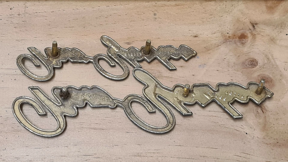 Emblema Chrysler New Yorker 2 piezas OEM Foto 2 de 3