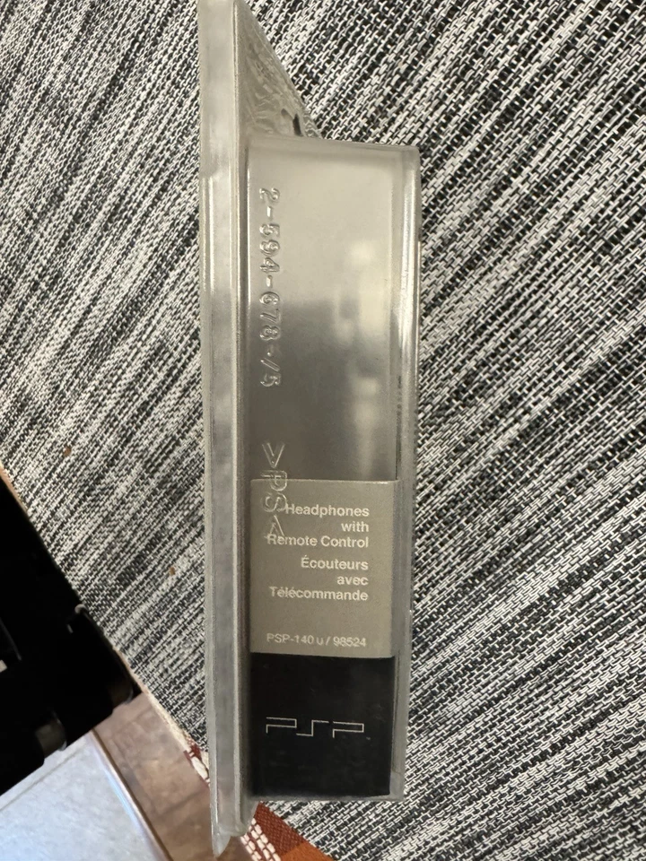 Sony PSP Headphones with Remote Control Officially Licensed by Sony New Sealed - Image 4 of 4