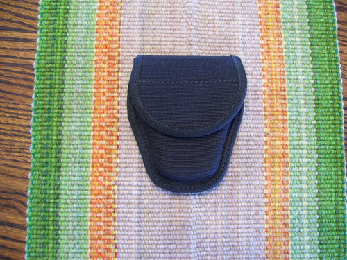 Bianchi AccuMold Sz 1 Blk Nylon Hidden Snap Covered Handcuff Case Holder Holster