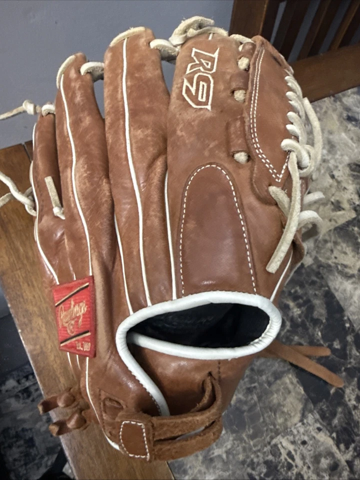 Перчатка Rawlings R9 для подачи правой рукой 12 1/2 дюйма. Модель R9SB125-18DB - Изображение 3 из 4