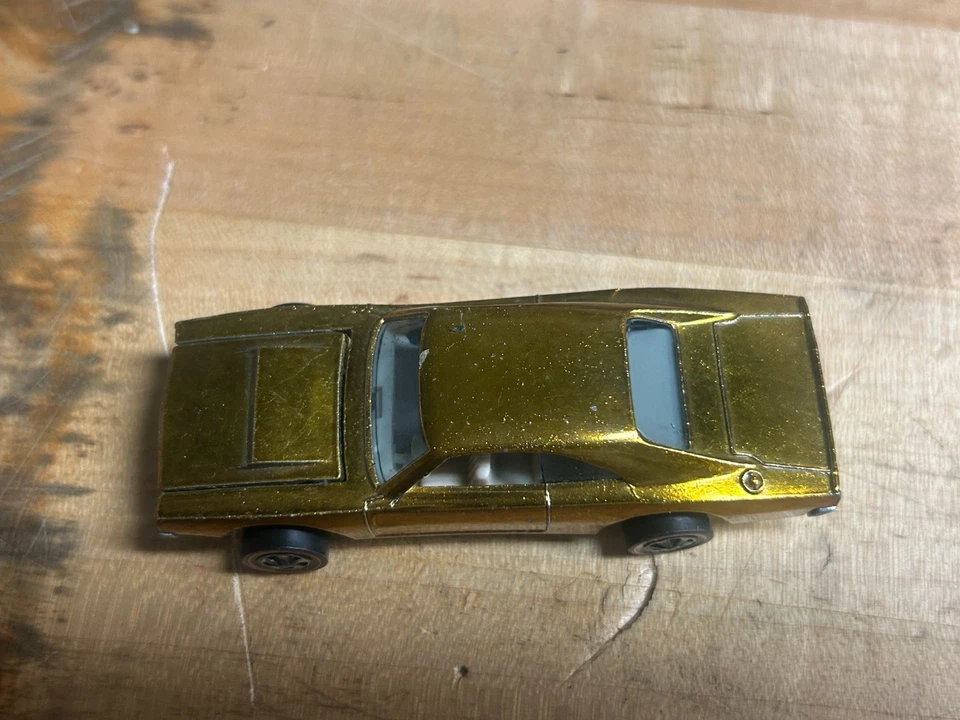 Dodge Charger personalizado Hot Wheels - Gold Red Line Foto 2 de 4