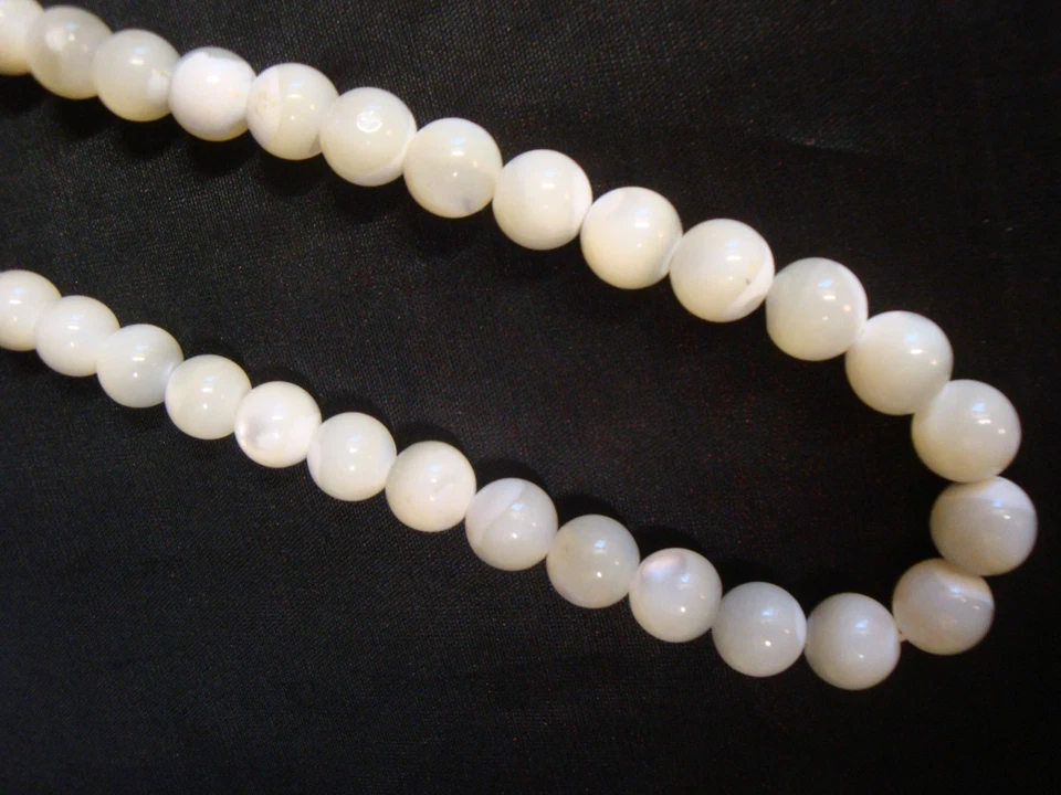 Konvolut Perlmutt-Ketten, z. t. Silberschließen, versch. Farben, versch. Formen - Bild 3 von 4