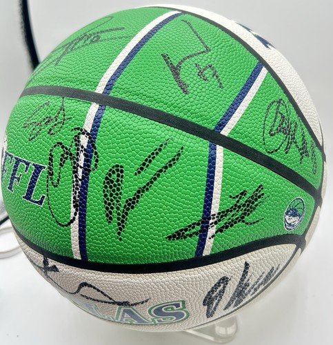 2023-25 Dallas Mavericks Signed Team Basketball Kyrie + More Auto PSA/DNA LOA - Picture 4 of 7