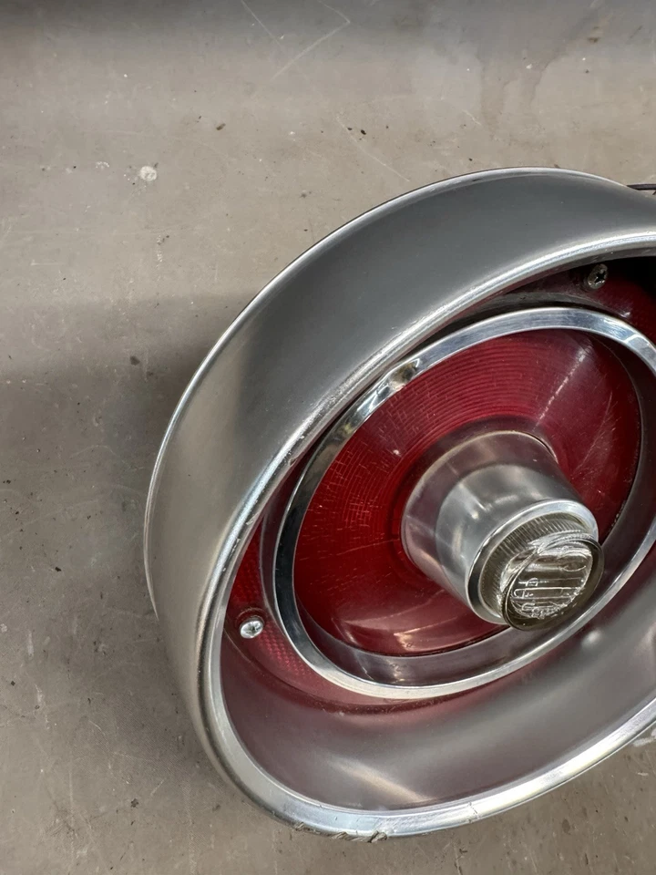 Ford Galaxie 500 XL 1962 luz trasera lámpara lente luz trasera luces traseras carcasa bisel Foto 2 de 4