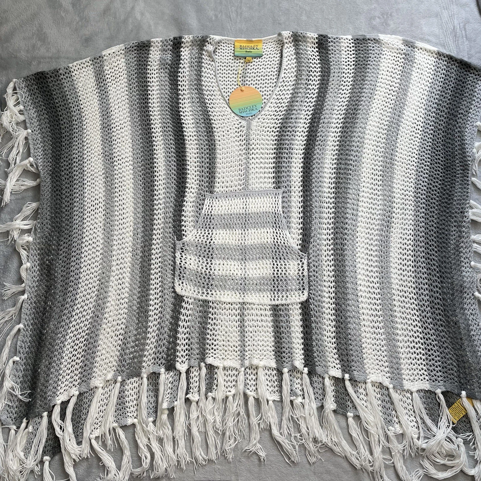Badgley Mischka Poncho Sweater Coverup One Size NWT Crochet Cream Gray Fringe