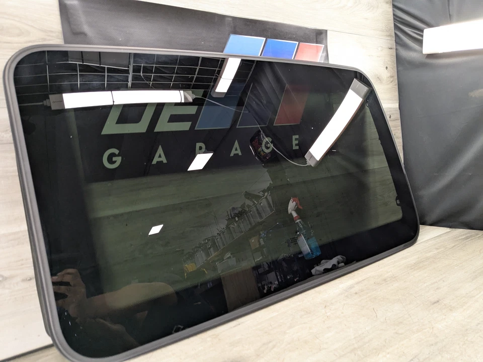 *14-20 OEM BMW F32 F36 F82 M4 435 440 Gran Coupe Sunroof Sun Roof Glass - Image 2 of 4