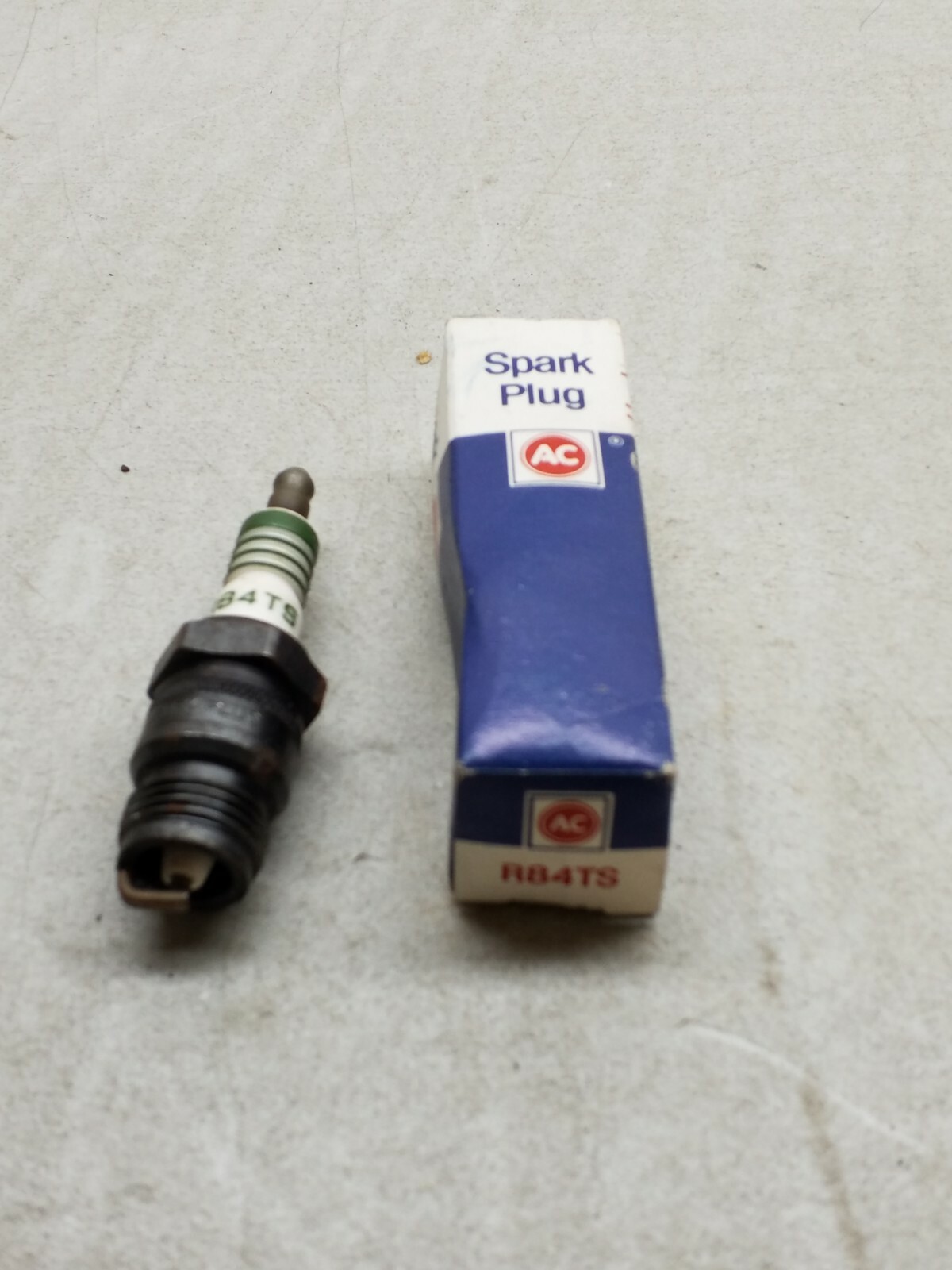 R84TS Acdelco Spark Plug Made in Mexico Free Shipping Free Returns ...
