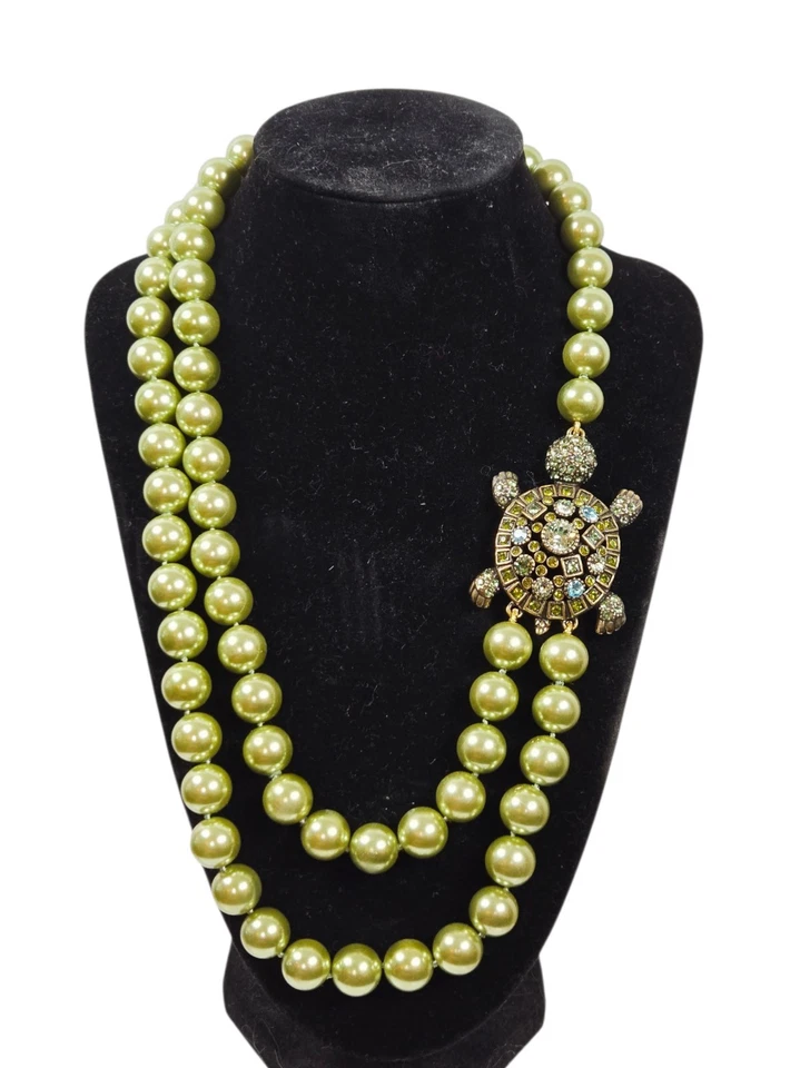 Collar Tortuga Verde Heidi Daus Perlas de Vidrio Pavé Cristal con Caja Foto 4 de 4