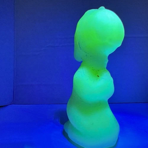 Child Glass Figurine Fenton Glows Custard Praying Religious Girl  3¾ Vintage