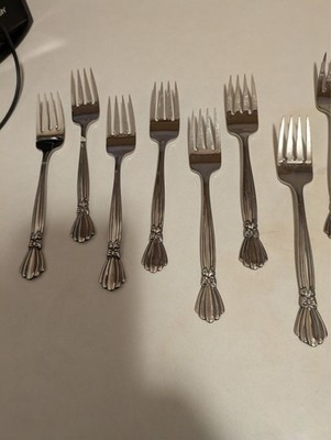 Set of 8 Oneida Deluxe ALEXIS Stainless 6 3/4'' Salad Forks Flatware Ribbon
