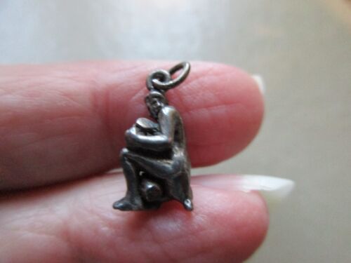 ANTICO CIONDOLO VINTAGE VECCHIO ARGENTO STERLING PORTA ACQUA ACQUARIO FOB UK - Foto 2 di 2
