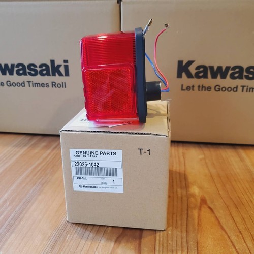 KAWASAKI Genuine 1990-2022 MULE TAIL LIGHT ASSEMBLY 23025-1042 NEW - Picture 2 of 9