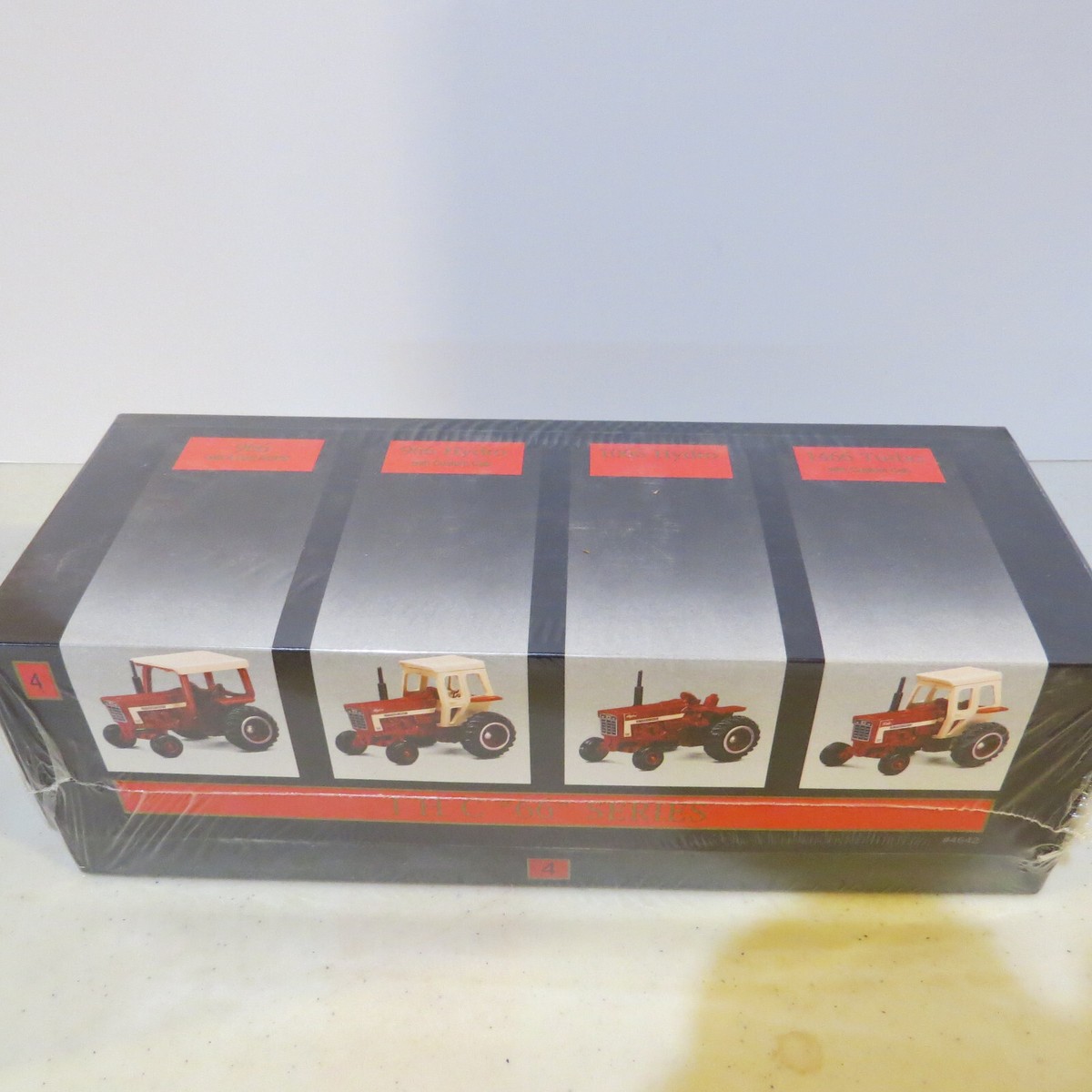 1/64 ERTL ダイキャストモデル 4台セット Ertl IH 66 Tractor Series #4 Collectors Set 1/64 IH-4642