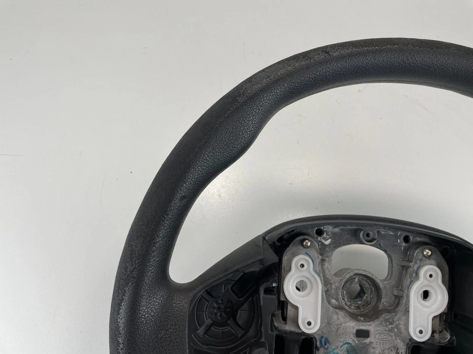 Volante lateral izquierdo Ford Fiesta 2014-2017 sin interruptor de crucero OEM, 34076683 Foto 2 de 4