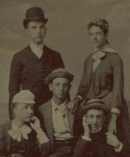 THE COOL KIDS POSE IN FRONT OF AN OCEAN SCENE. FIVE FRIENDS IN HATS. TINTYPE.