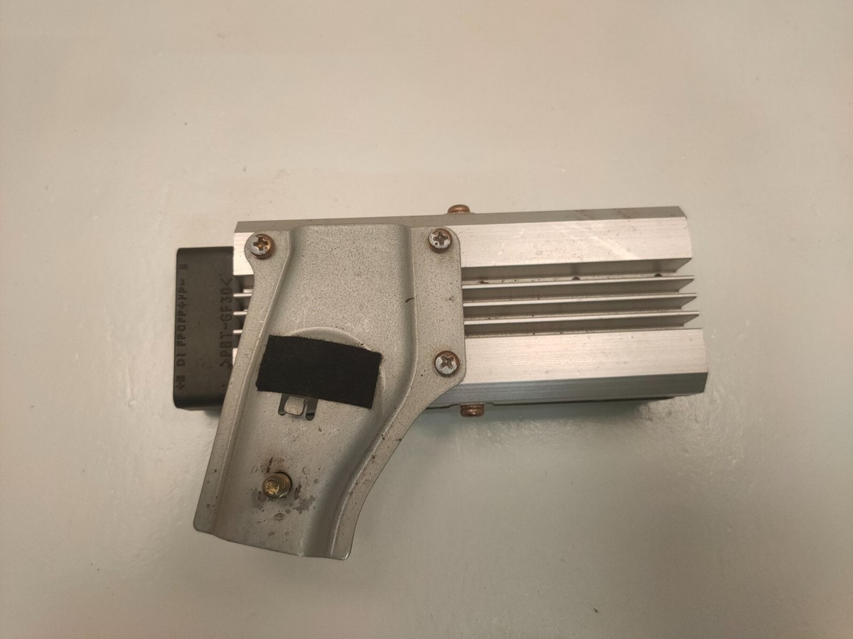 98-05 Lexus GS300 Fuel Pump Control Module OEM 89570-30180