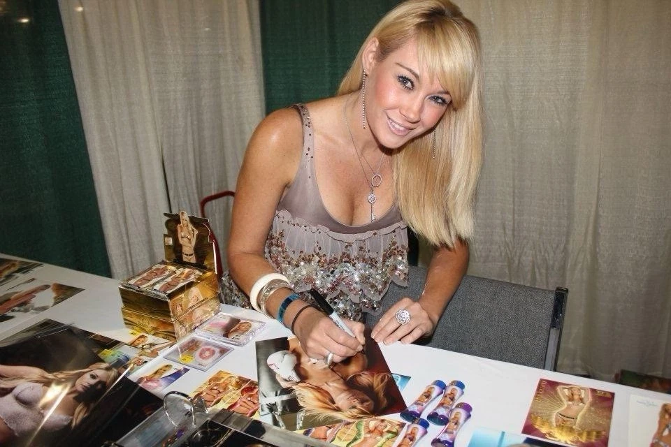 LISA GLEAVE Signed Personalized Autographed 8x10 PHOTO The Price is Right - Image 3 of 3