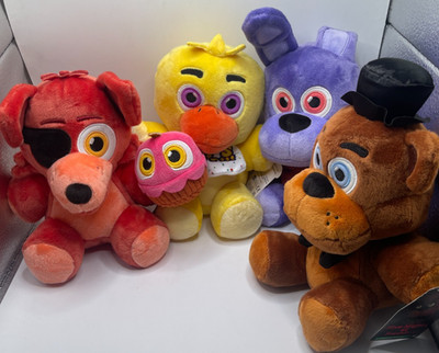 Jazwares Five Nights At Freddy's FNAF 4 Plush Set Wave 1 RARE GITD Glow Eyes