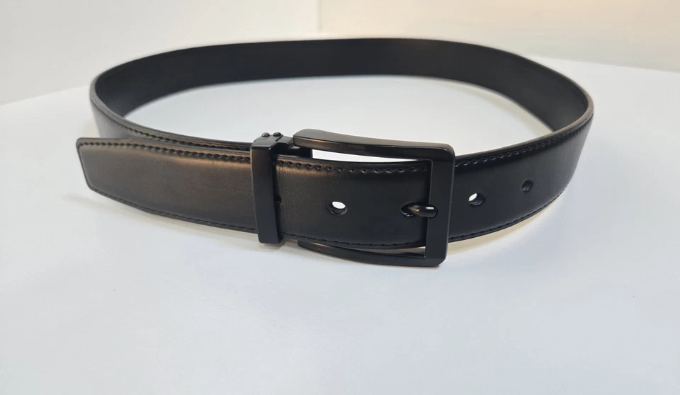 Cinturón de cuero negro liso de ASOS - mediano (32-34) con hebilla de metal negro Foto 2 de 4