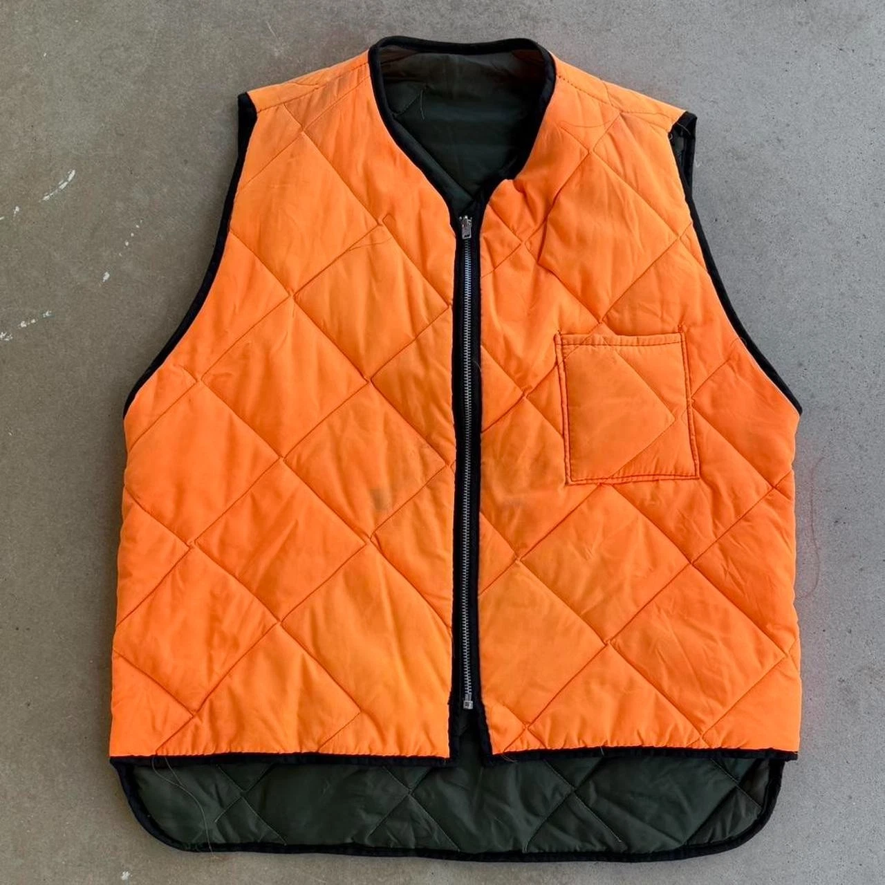 1970s ORANGE & BLACK VINTAGE QUILTED ZIP UP HUNTING VEST LARGE GRUNGE OUTDOORS