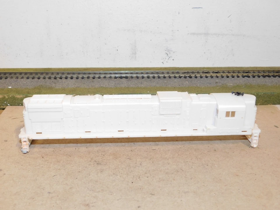 Tyco HO Parts Unpainted ALCO 630 Diesel Locomotive Shell - Image 4 of 4