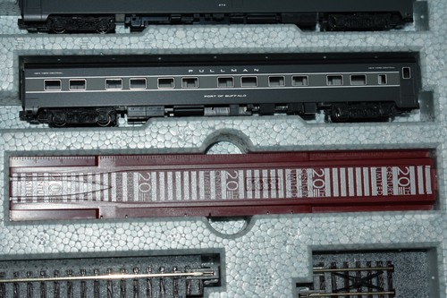 N Scale Kato 106-100 New York Central 20th Century Limited 9 Passenger Car Set - Picture 6 of 7