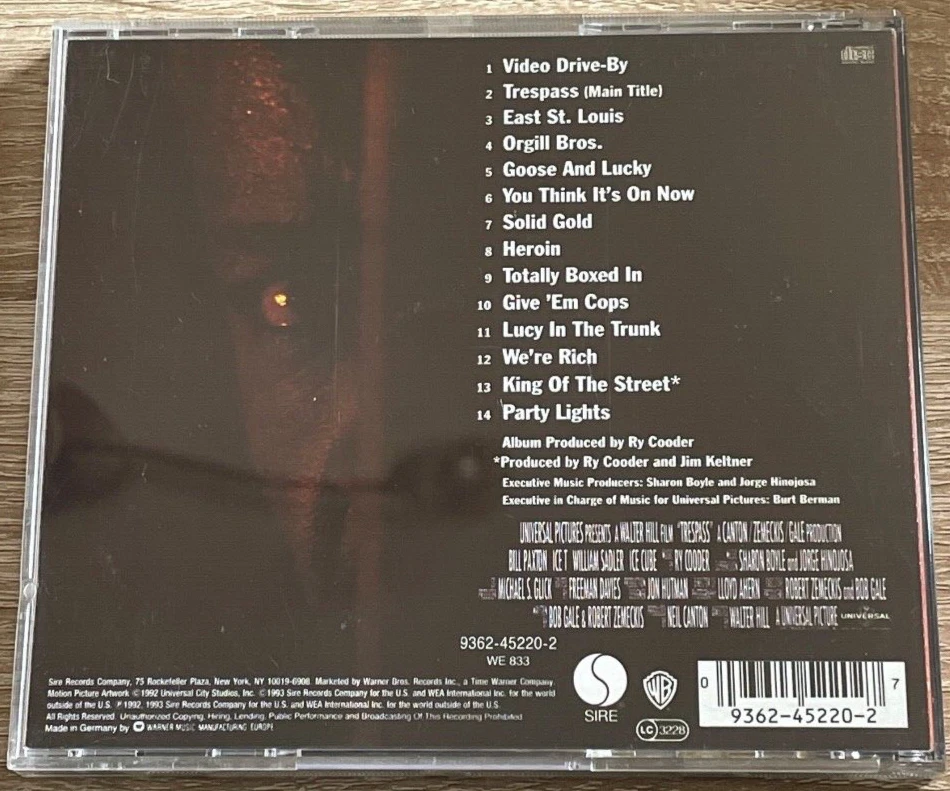 TRESPASS - Original Motion Picture Score - RY COODER /Sire-Warner 1993 9362-4522 - Bild 3 von 3