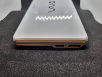 SONY VAIO type P VGN-P70H White RAM 2GB Intel Atom Z520 1.33 GHz