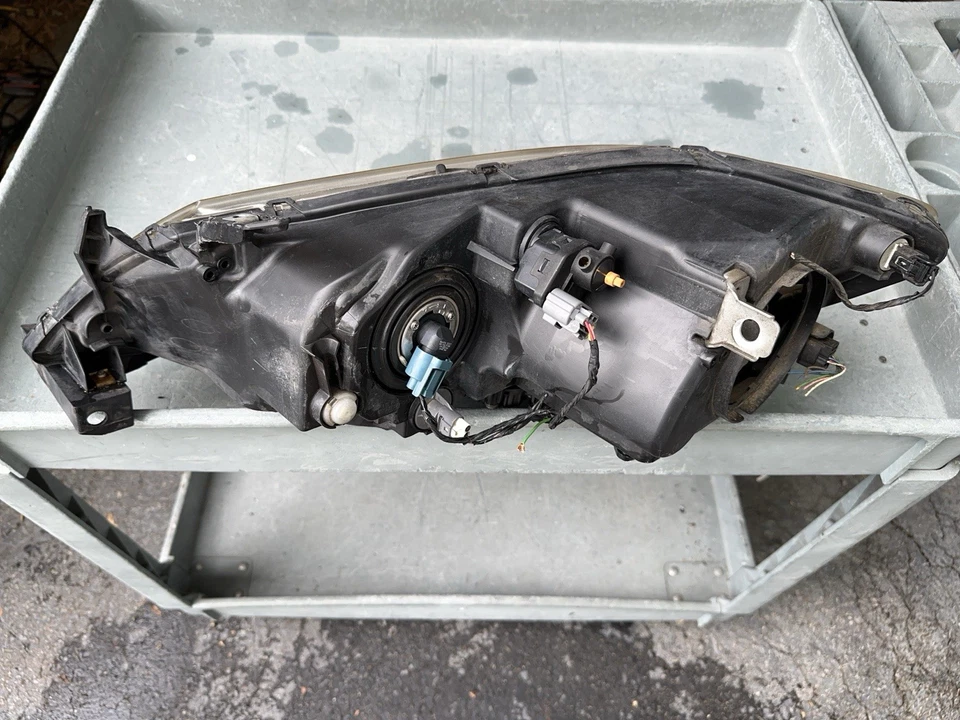 2005-2008 Acura RL Headlight Assembly HID Xenon right passenger side genuine Oem - Image 4 of 4