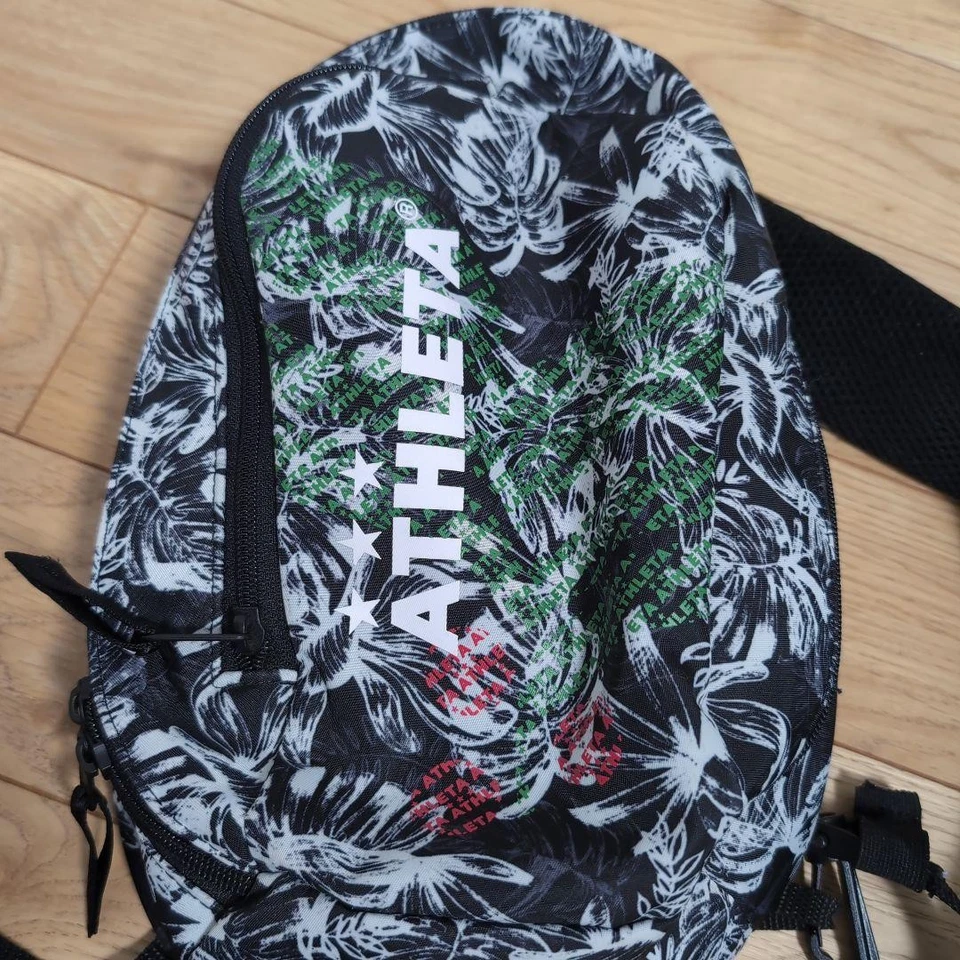 Bolso de hombro Athleta estilo nailon Foto 4 de 4