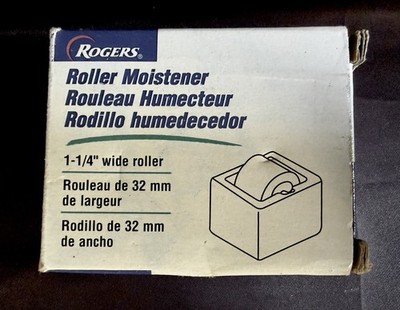 Vintage WT Rogers White Porcelain Roller Moistener New in Box NIB 04257