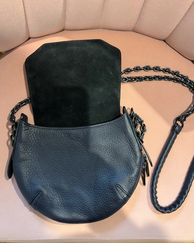 Bolso de hombro de cuero negro Rag & Bone bandolera con solapa y cremallera usado Foto 2 de 4