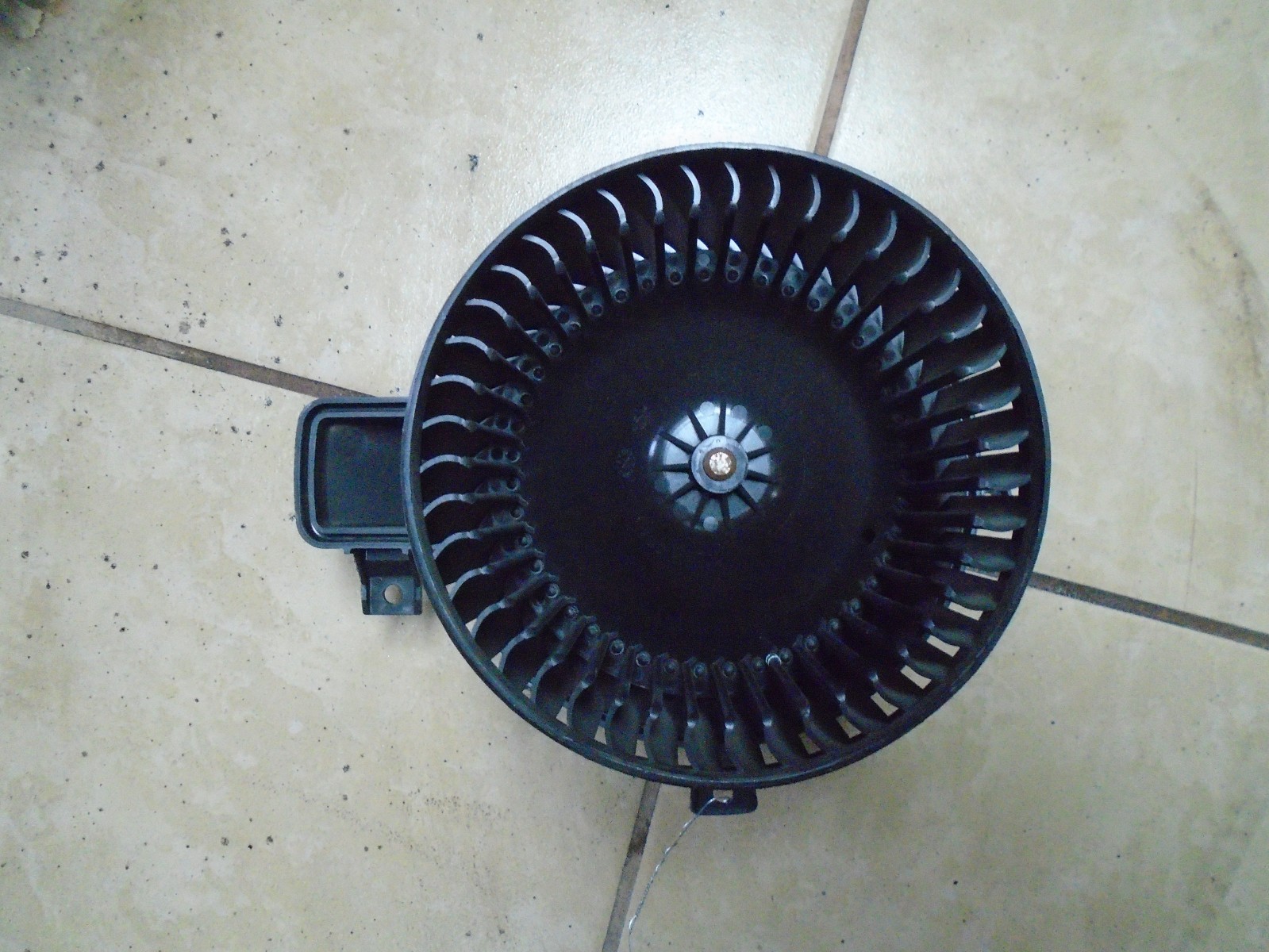 2014 - 2017 Maserati Ghibli S Q4 M157 Blower Motor HVAC Air Vent Fan Cage OEM
