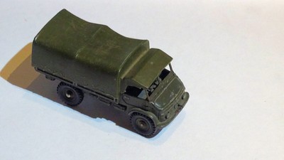 DINKY TOYS : Unimog Mercedes camionnette militaire, ref.821, échelle