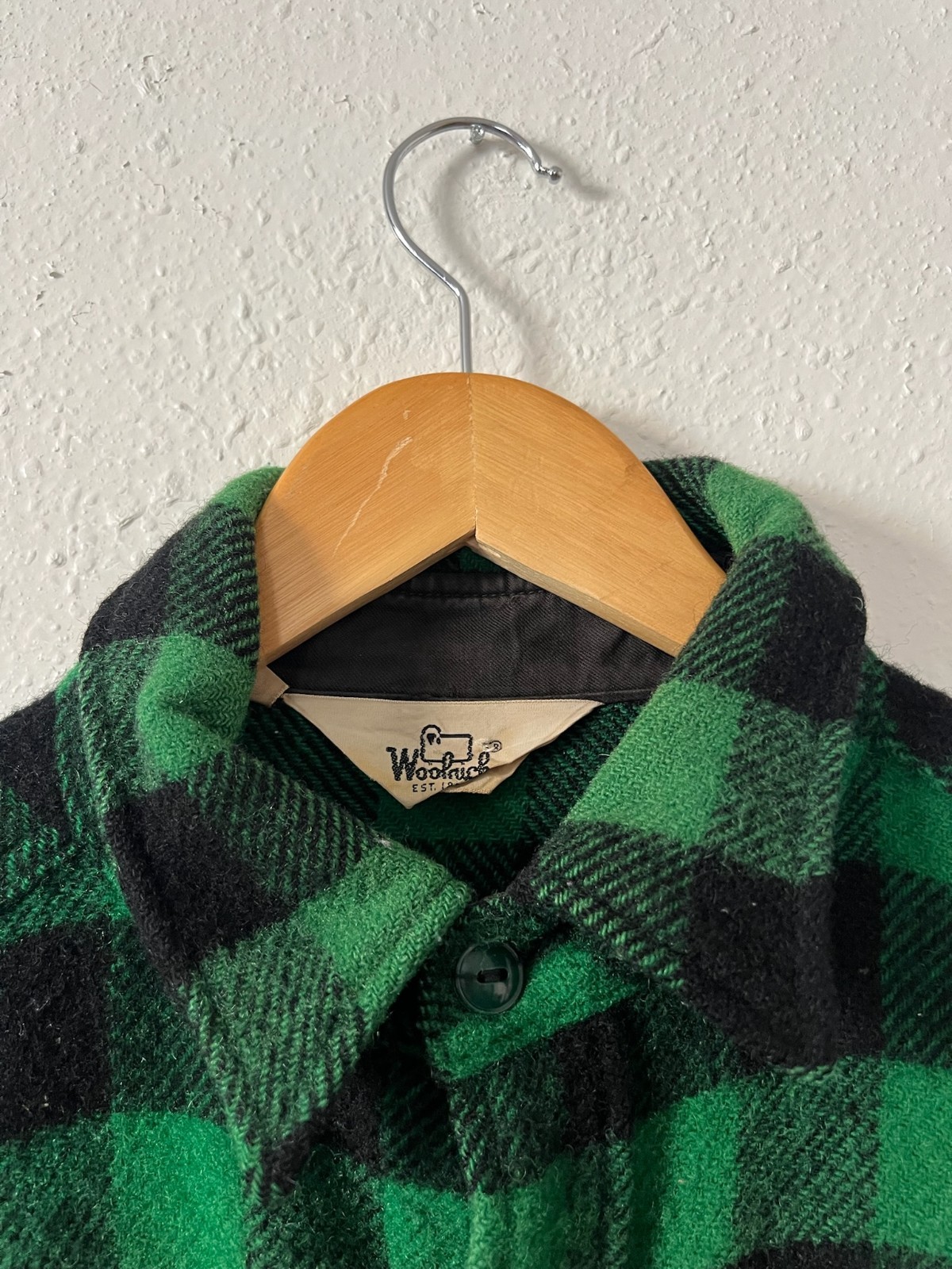 Vintage green and black flannel Woolrich button down shirt. Men's size Large