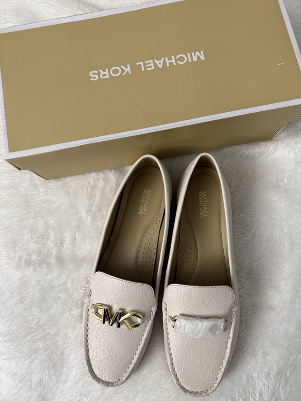 Michael Kors Reed Loafer Women’s 9M LT Cream Faux Leather Slip On Shoes New