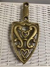 Vintage Brass Trivet Sad Iron Stand Ornate Heart Design — photo 1