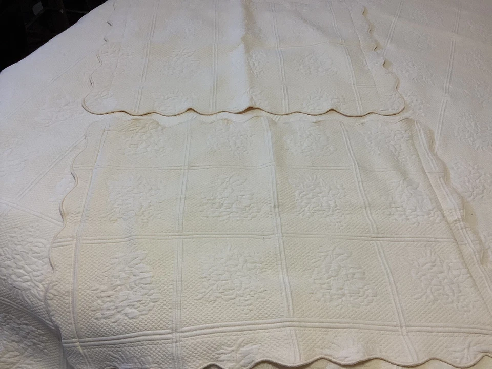 Cobertor Completo Vintage Martha Stewart Floral Matelasse y 2 Fundas Amarillo Cremoso Foto 3 de 4