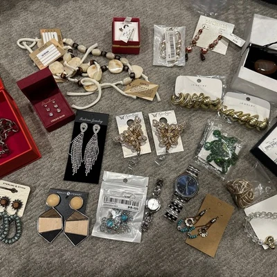 25 Piece Jewelry And Accessories Lot Brand New! Earring, Bracelet, Bag Chains, - Image 1 of 4